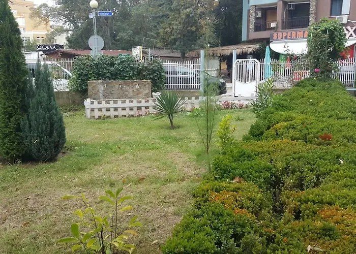 хотел парк 1 2*