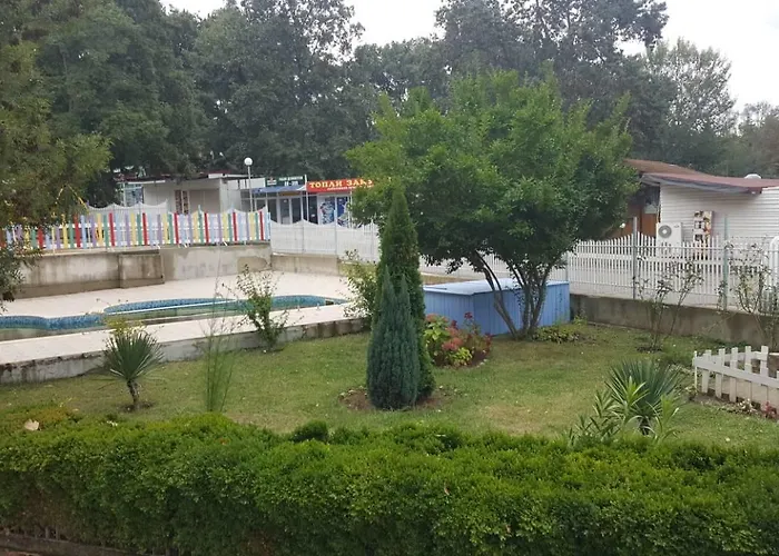 Хотел хотел парк 1 2*